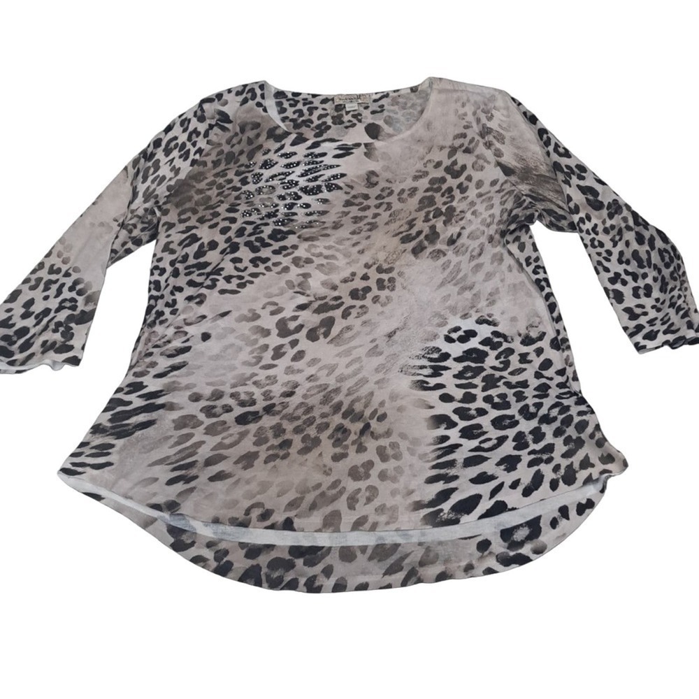 One world cheeta print top size XL